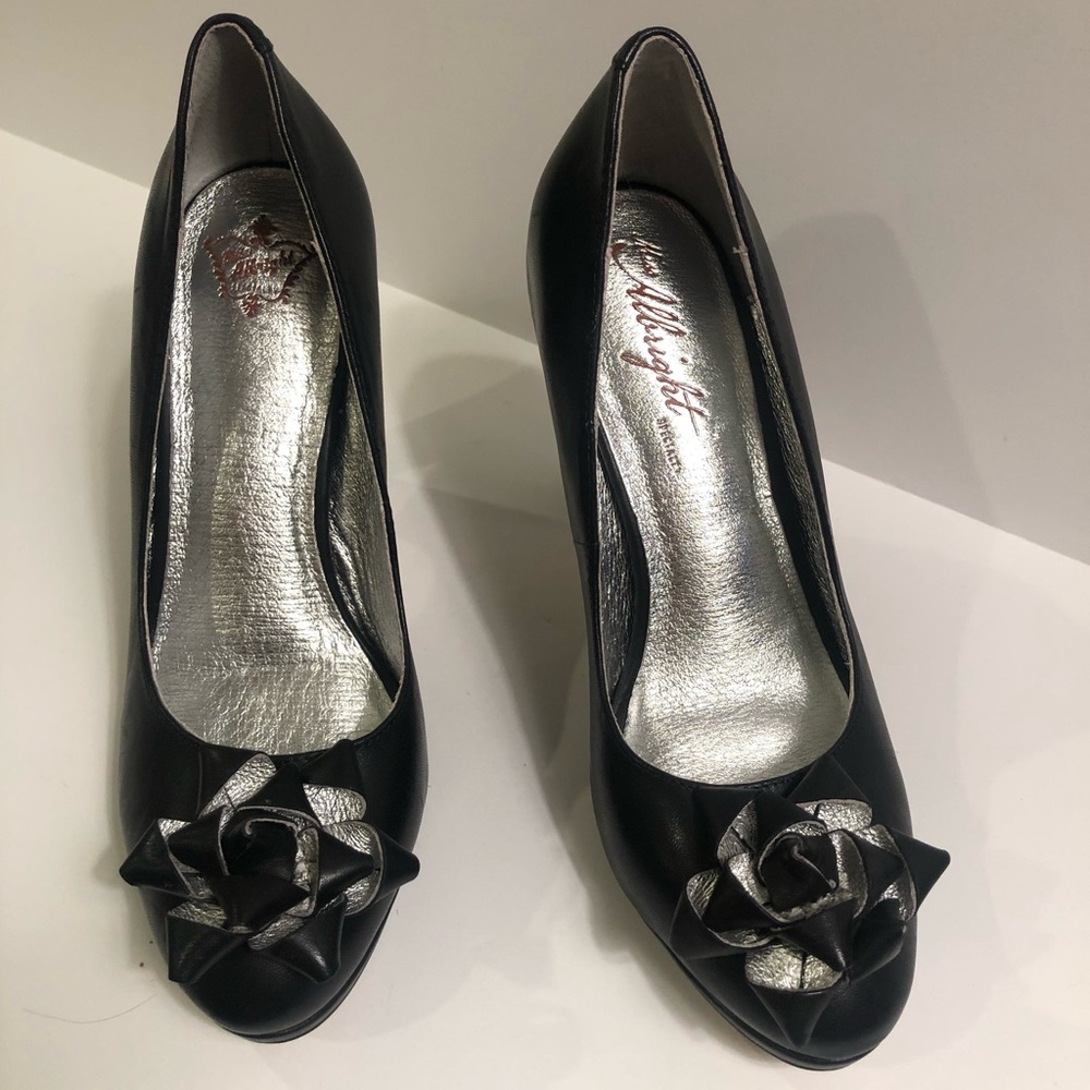 Miss Albright specialty black pump flower heel. Womens 7M. Excellent condition
